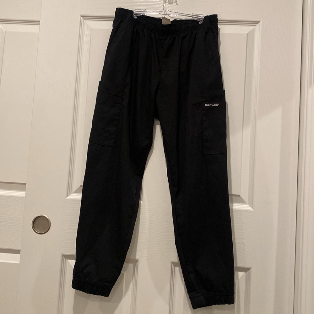 UA Scrubs Black V-Neck Top - Picture 6 of 12